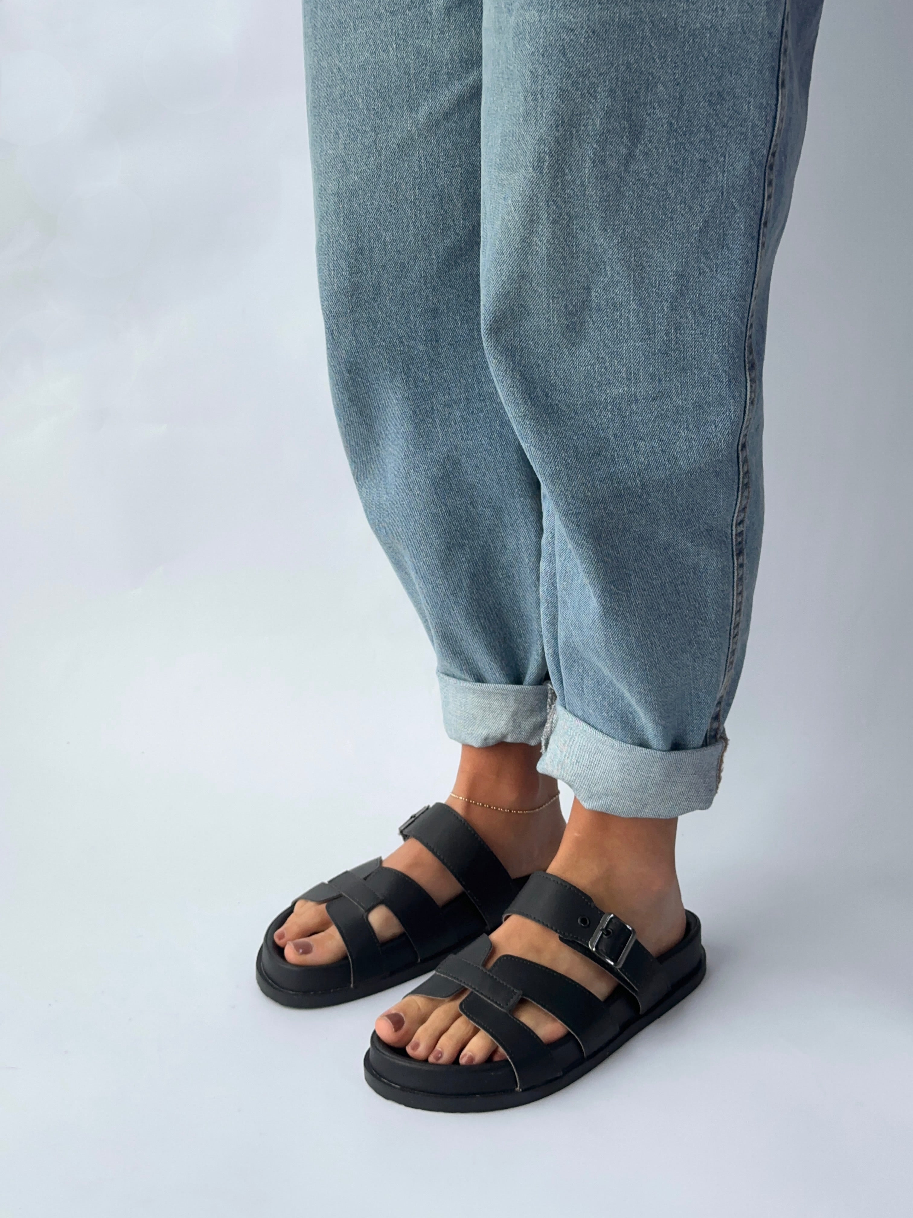 FLAT HERA PRETO