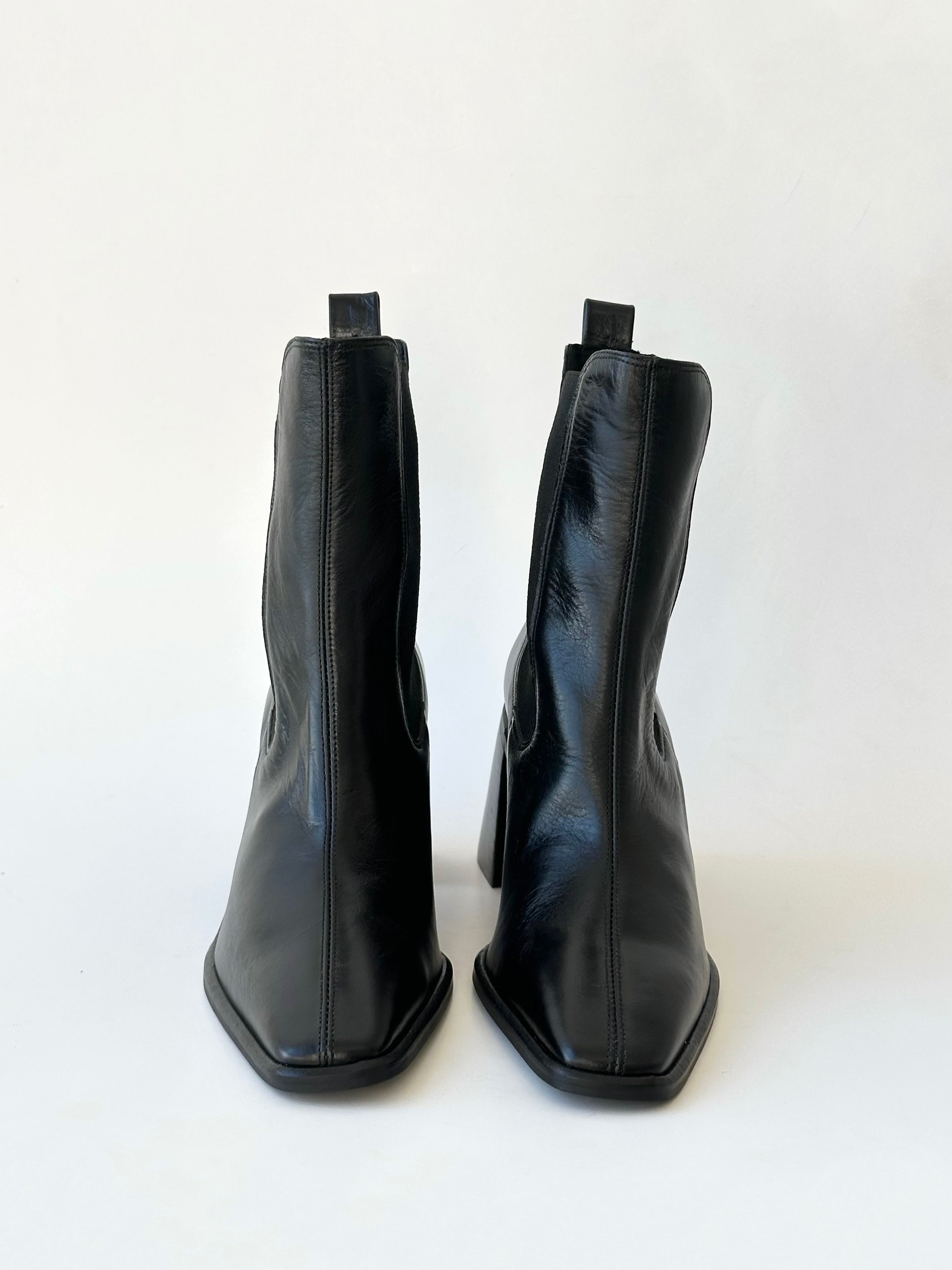 Bota Chelsea Soho Couro Preta