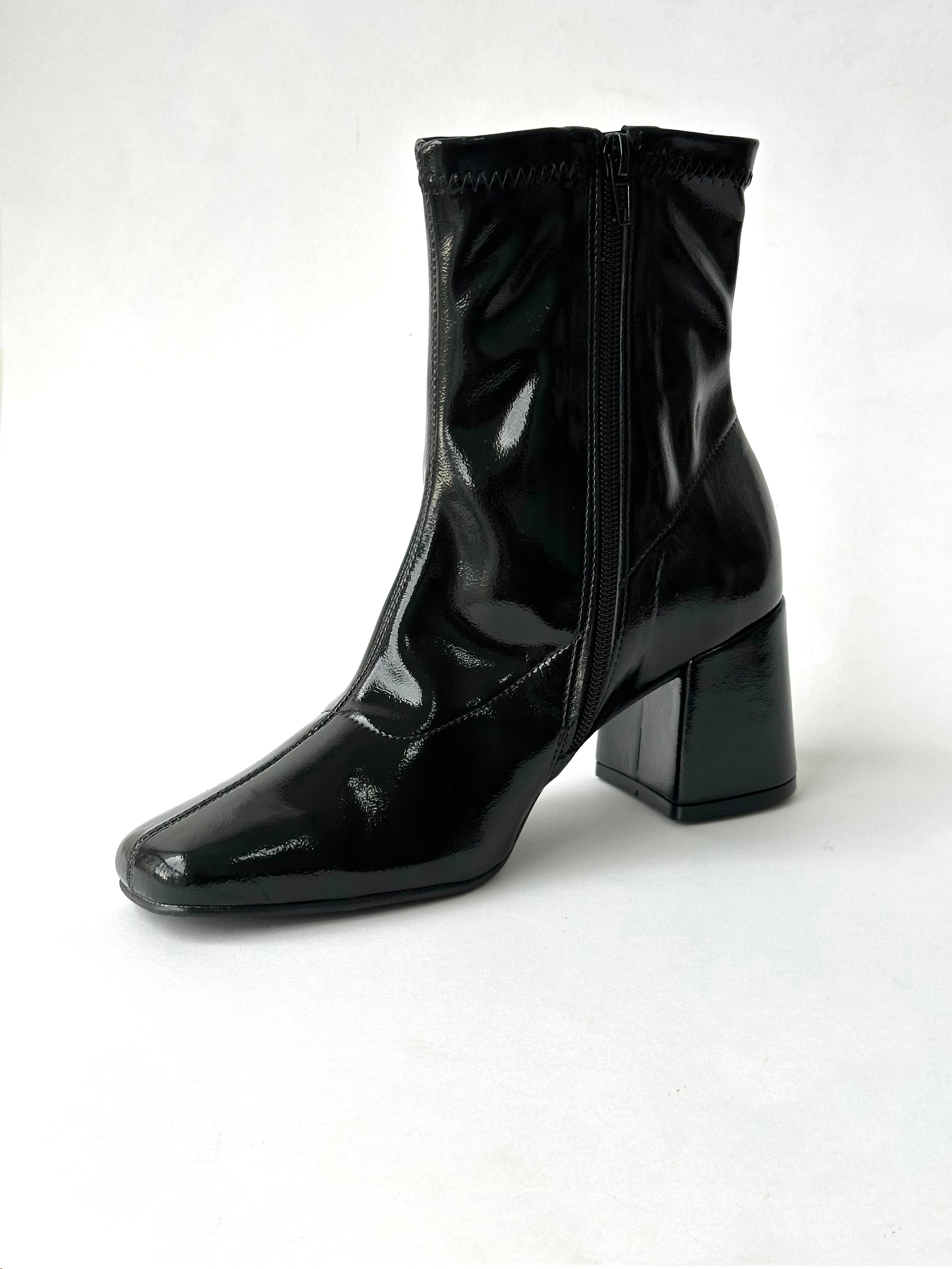 Bota Monique Verniz Stretch