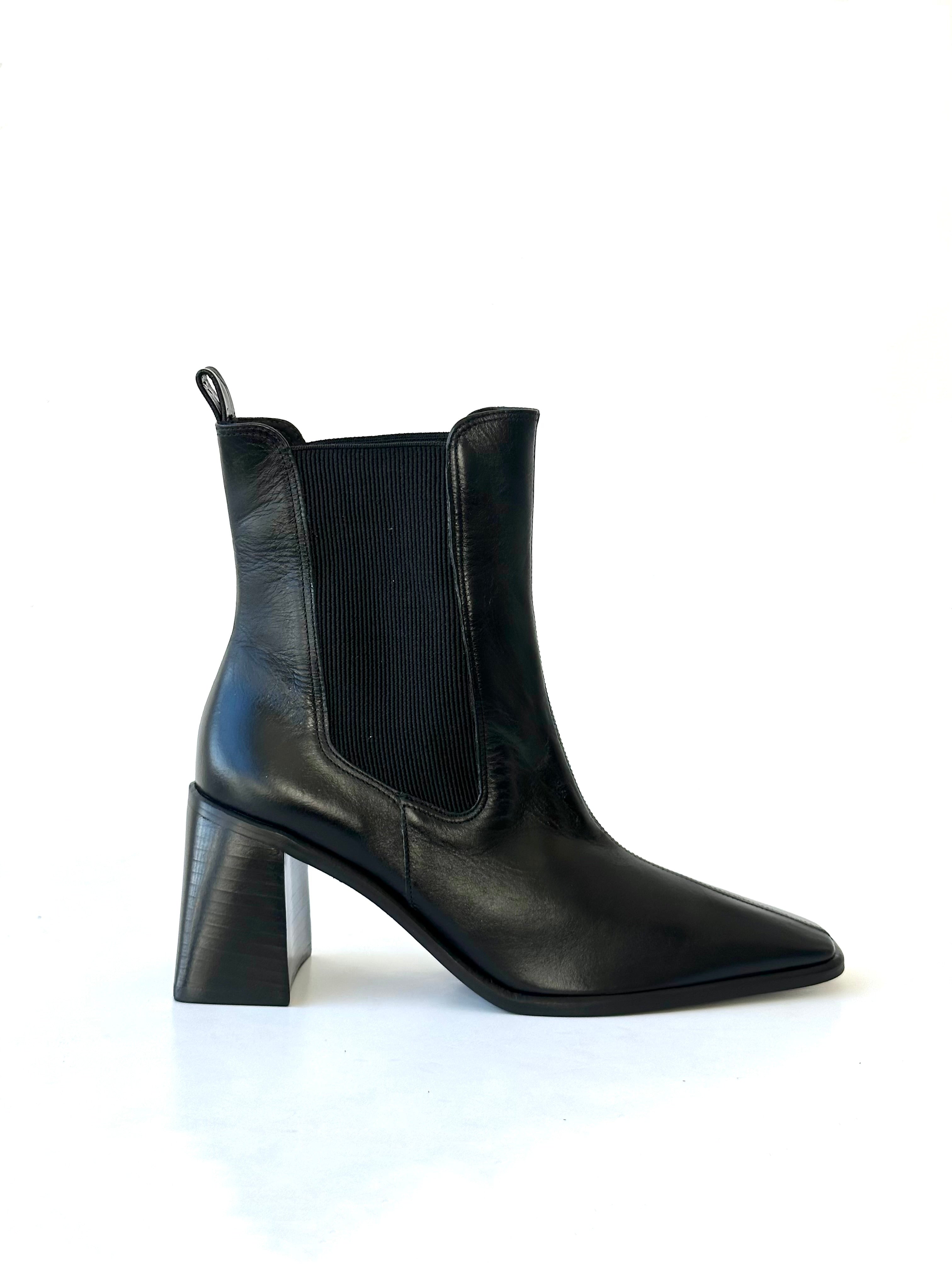 Bota Chelsea Soho Couro Preta