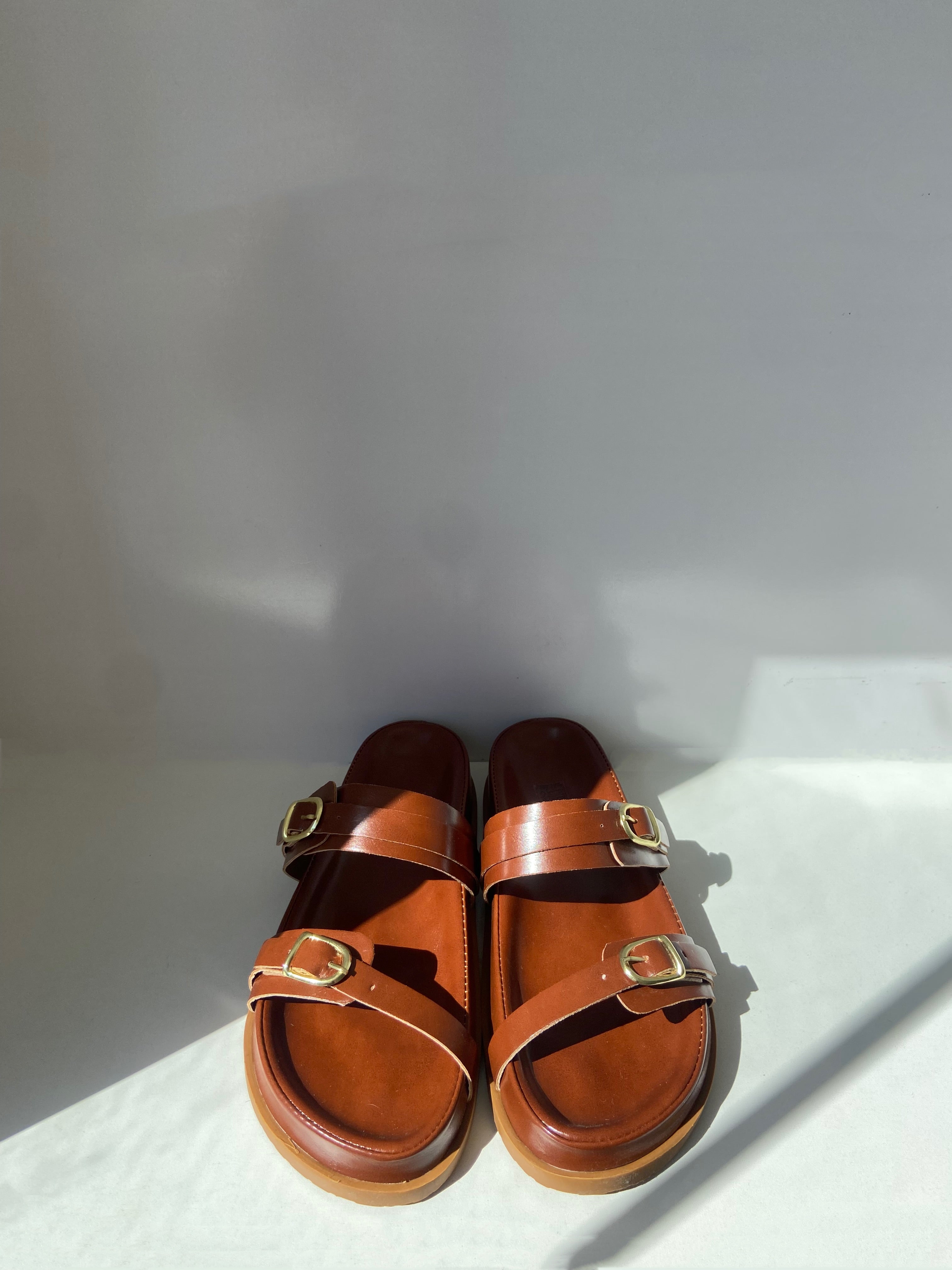 FLAT NAOMI CARAMELO