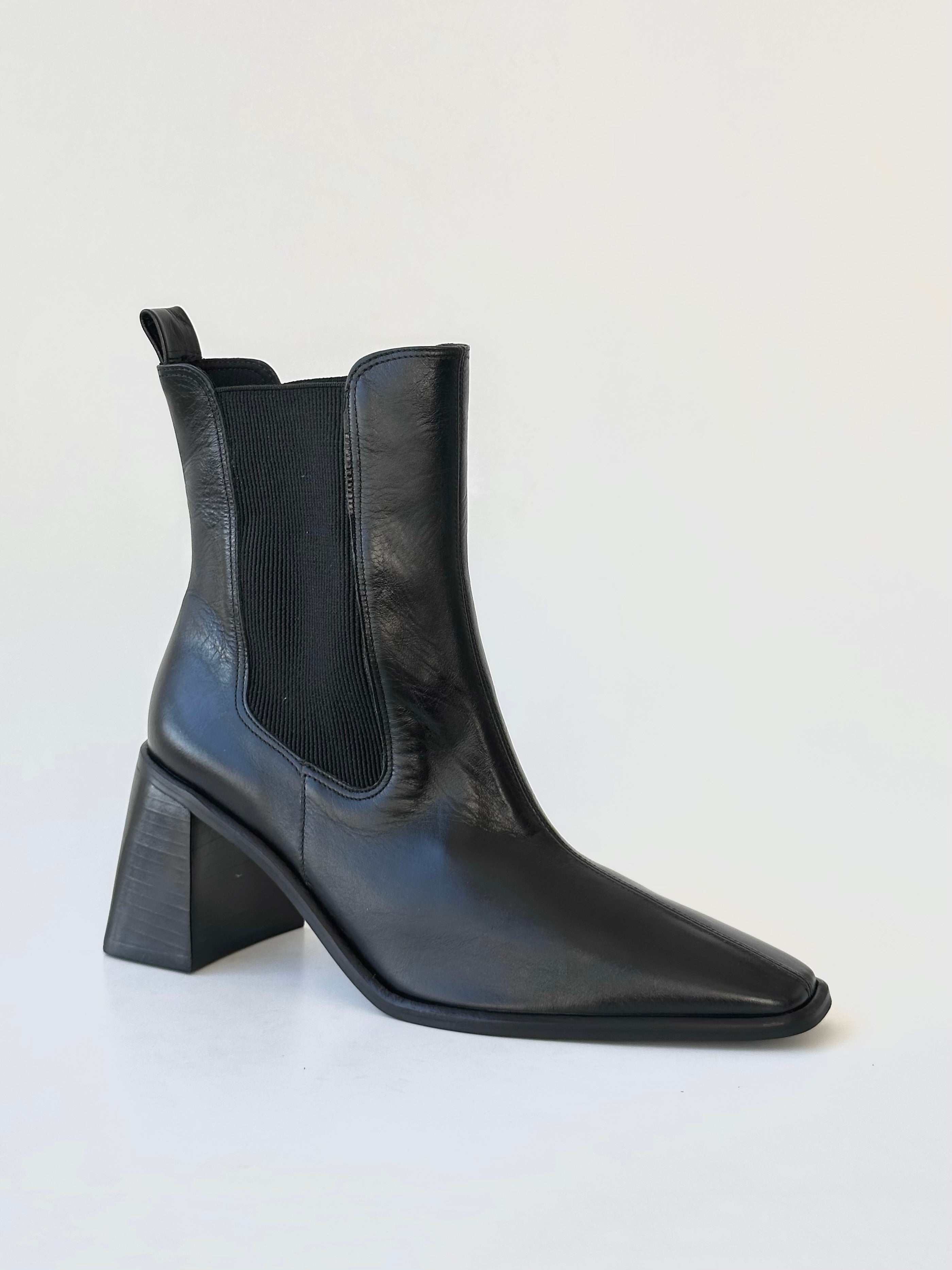 Bota Chelsea Soho Couro Preta
