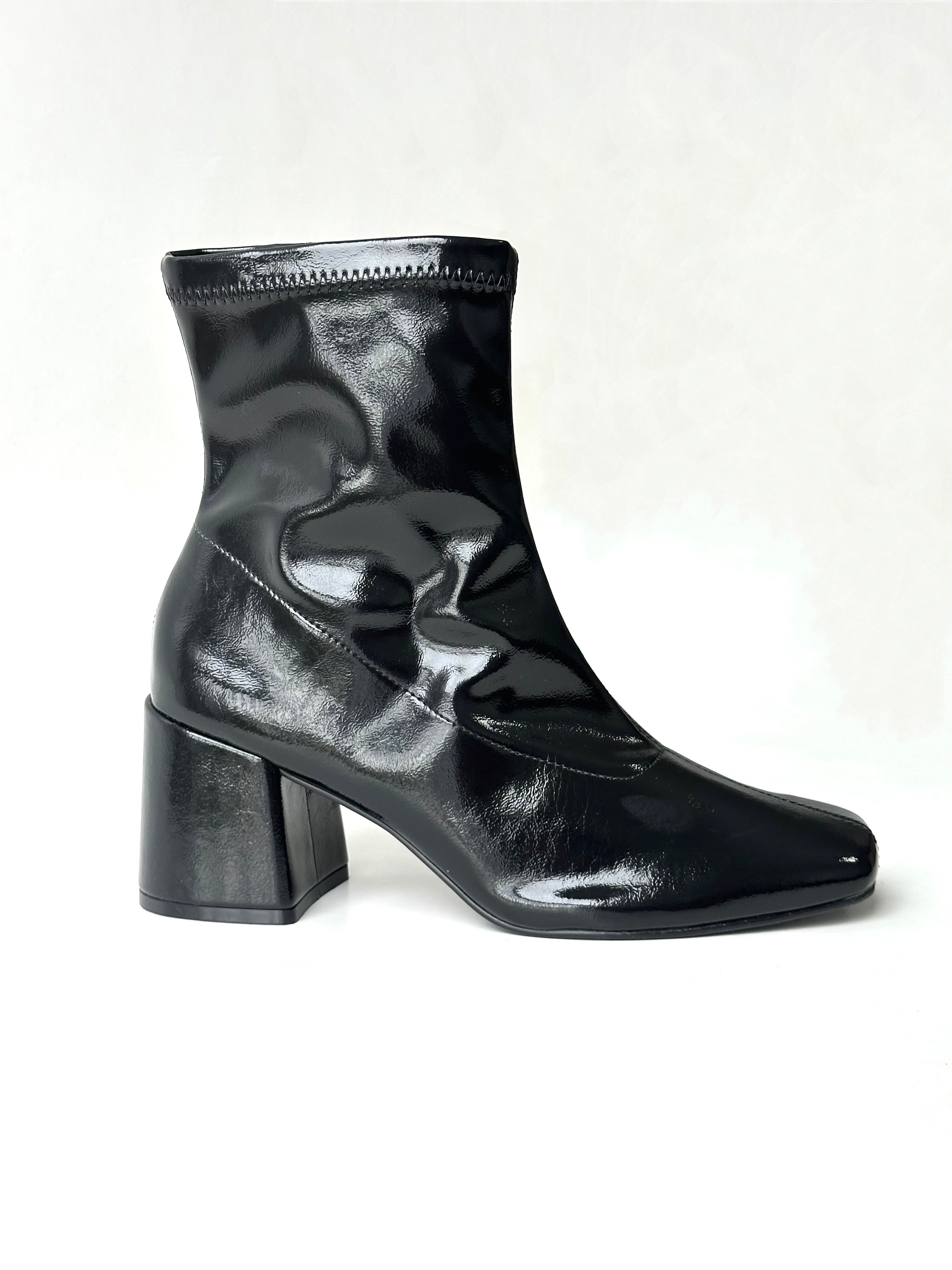 Bota Monique Verniz Stretch