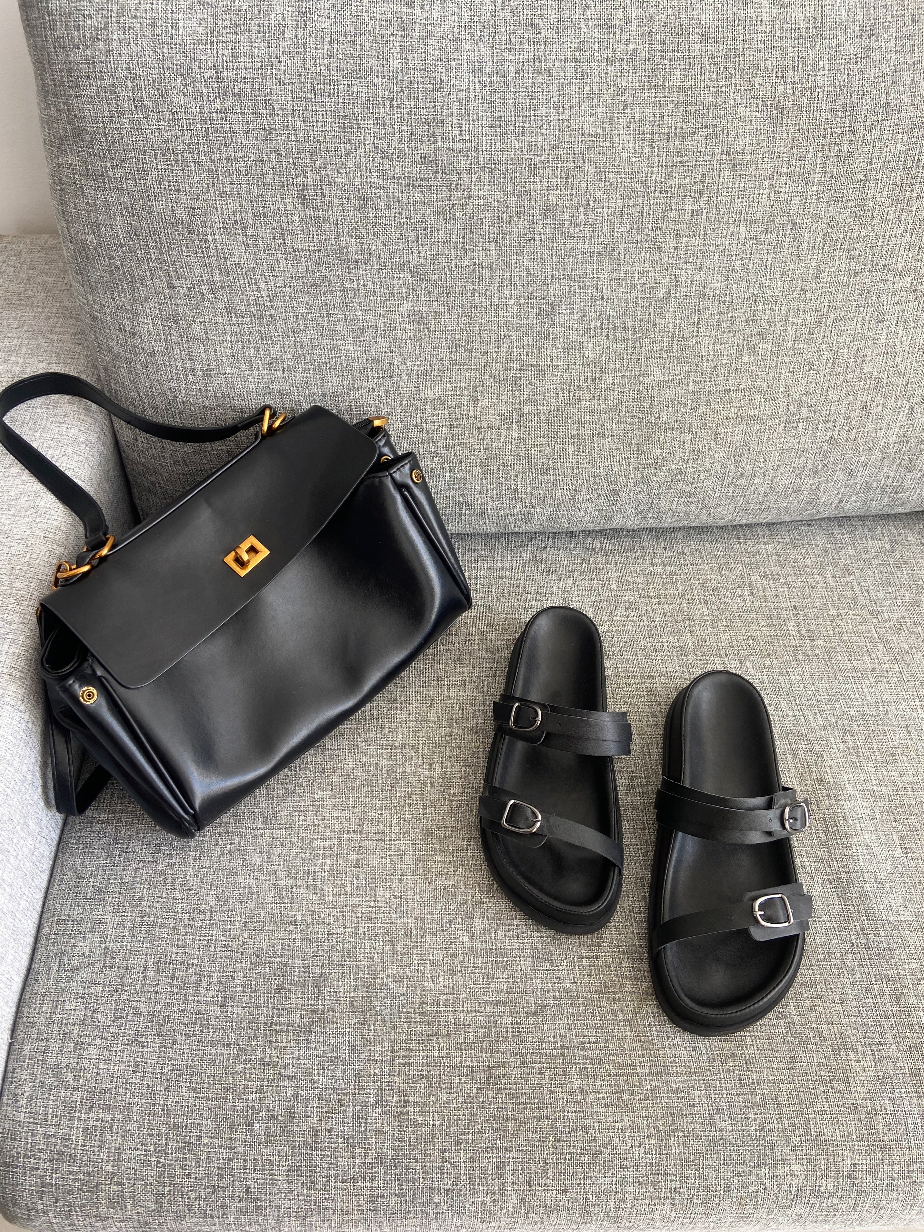 FLAT NAOMI BLACK