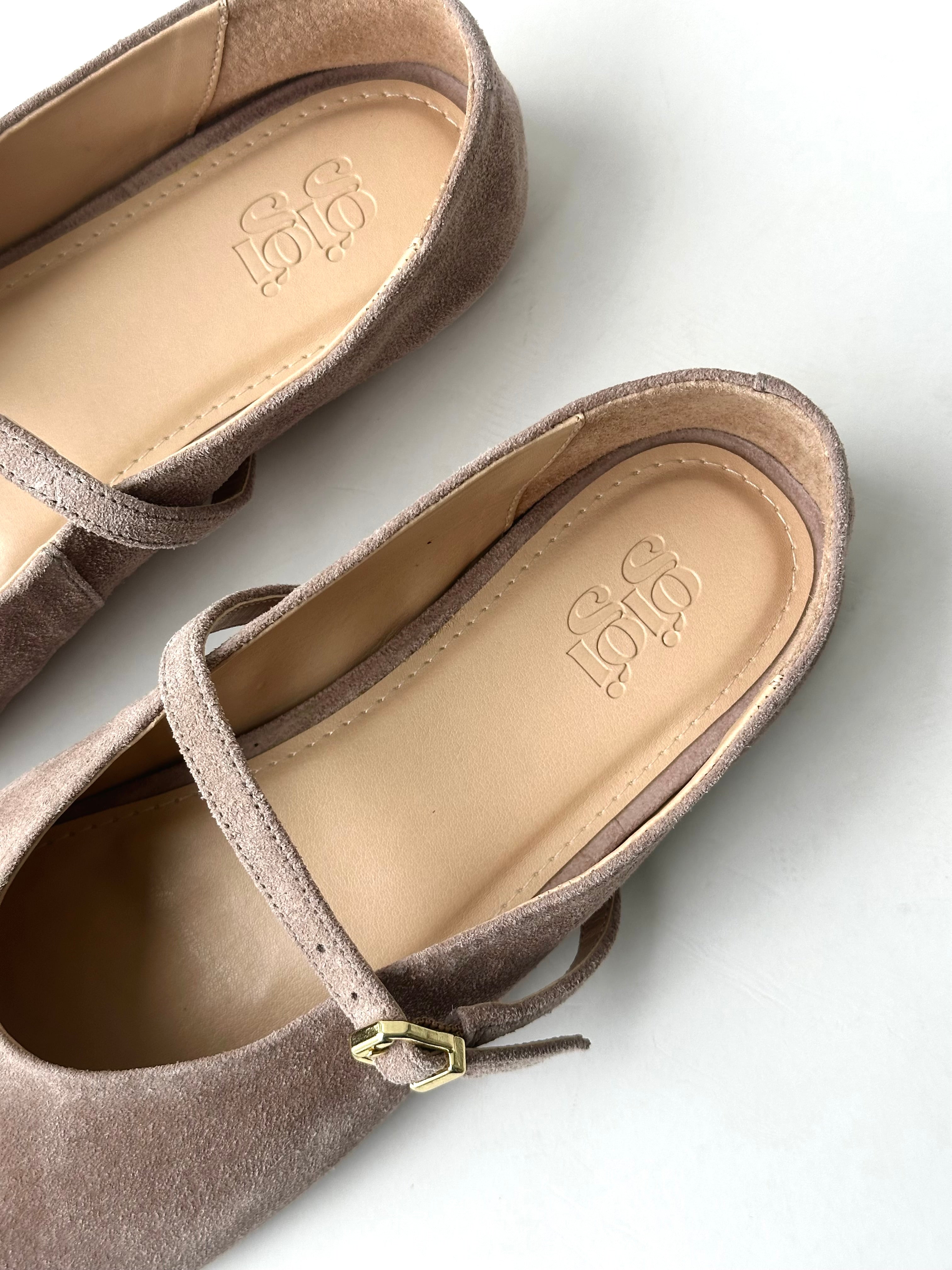 Sapatilha Chloe Camurça Fendi