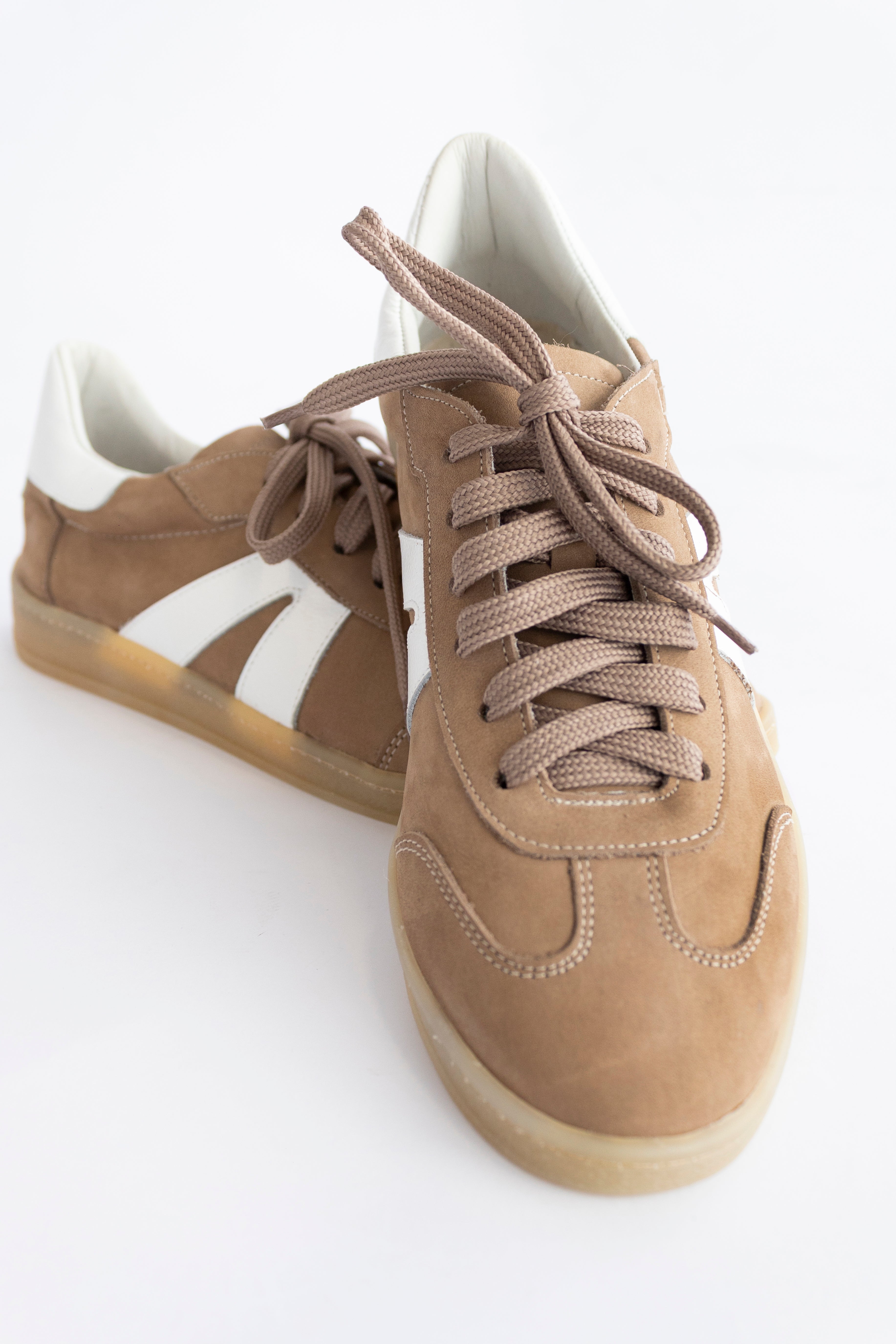 TÊNIS CELINA MARROM NOBUCK