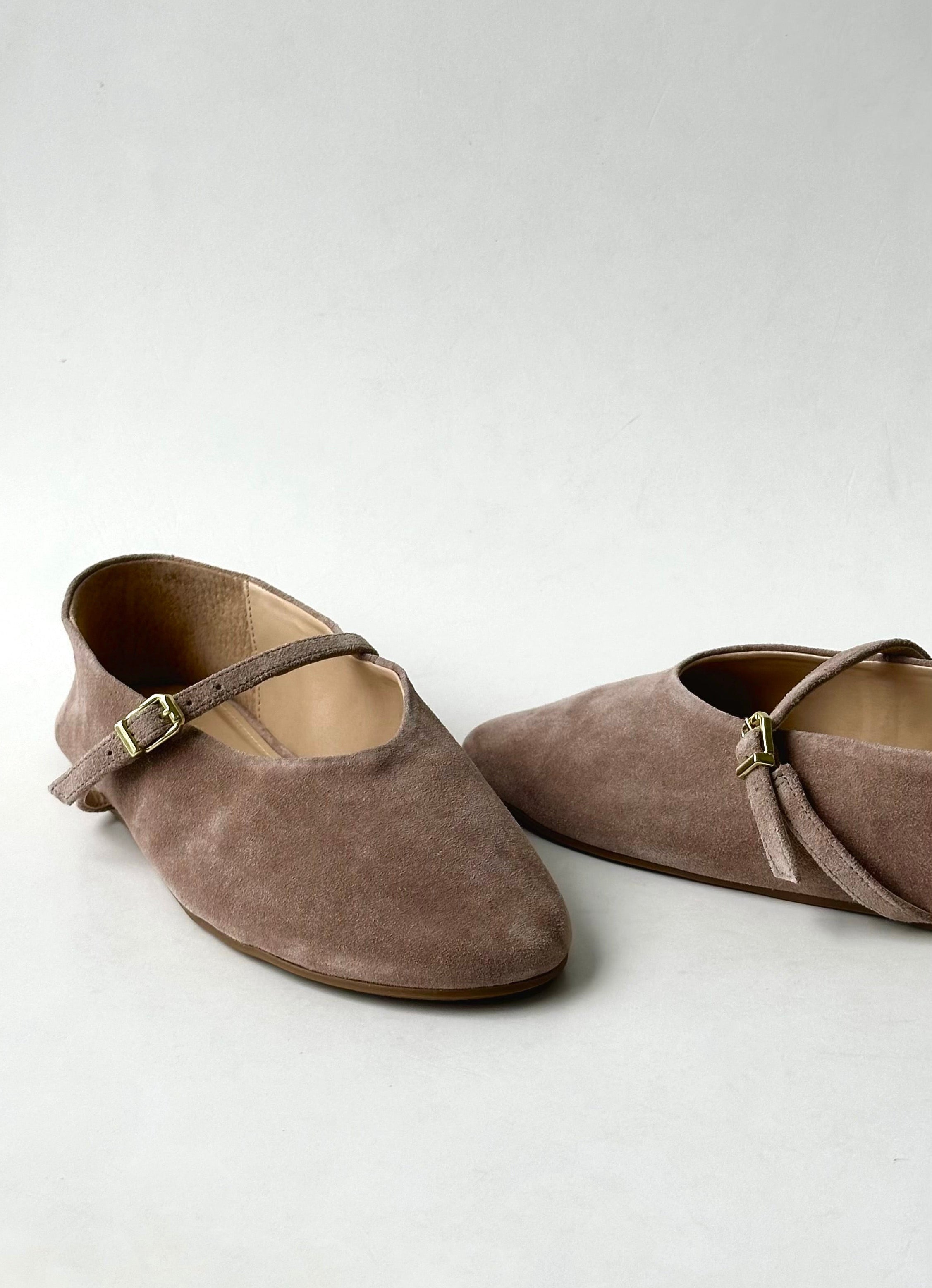 Sapatilha Chloe Camurça Fendi