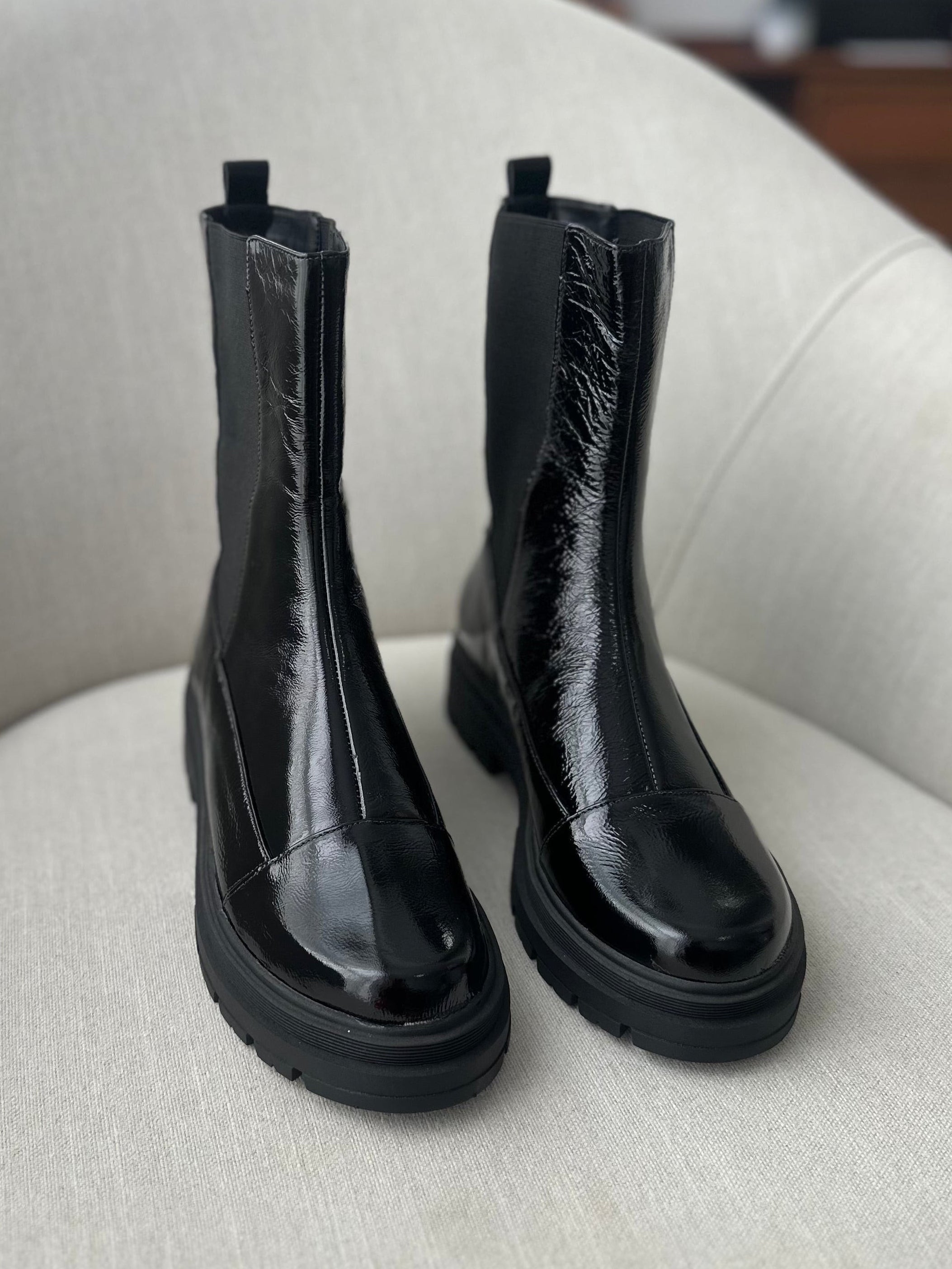 BOTA AGNES COURO CHELSEA PRETA