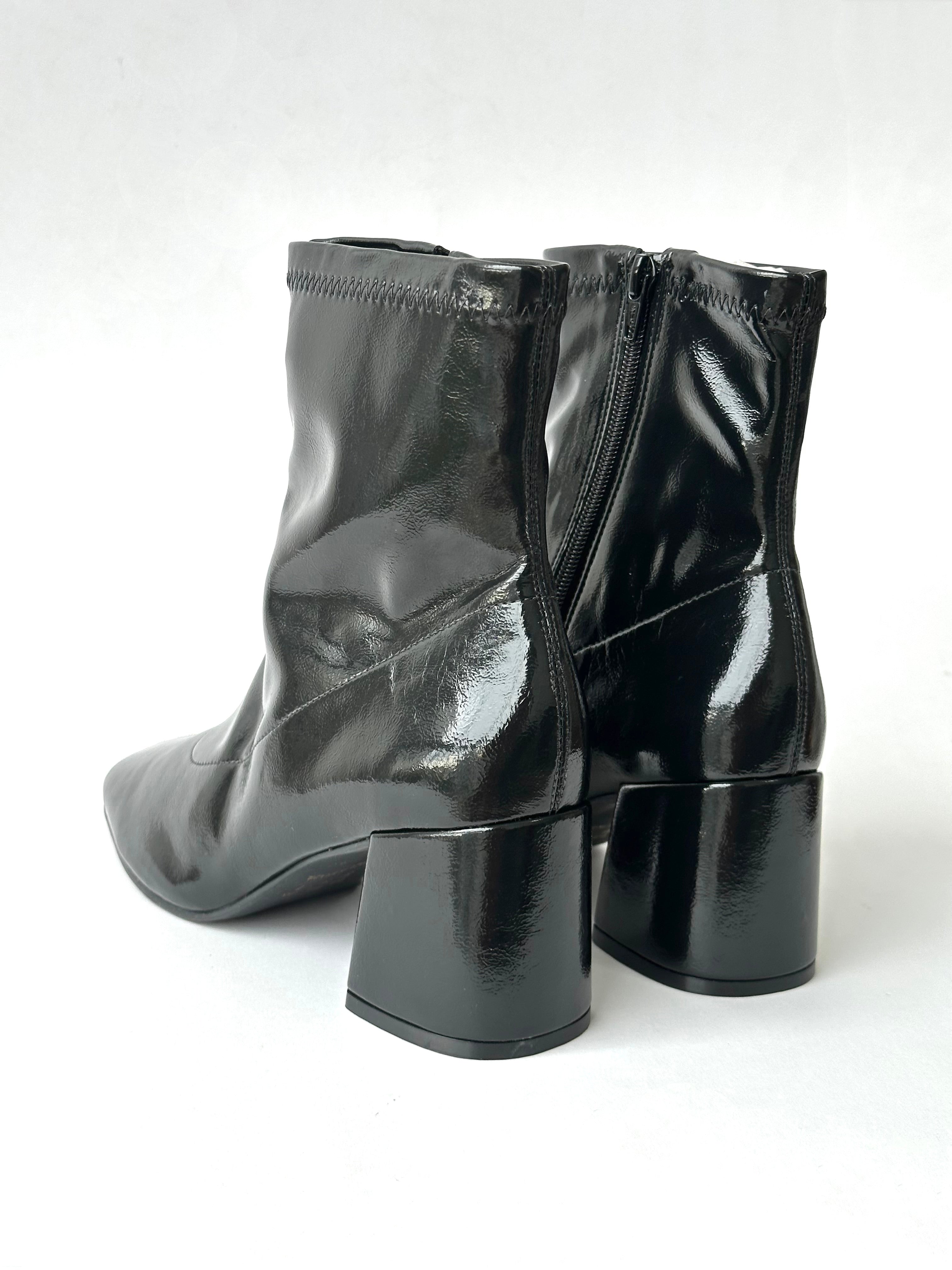 Bota Monique Verniz Stretch