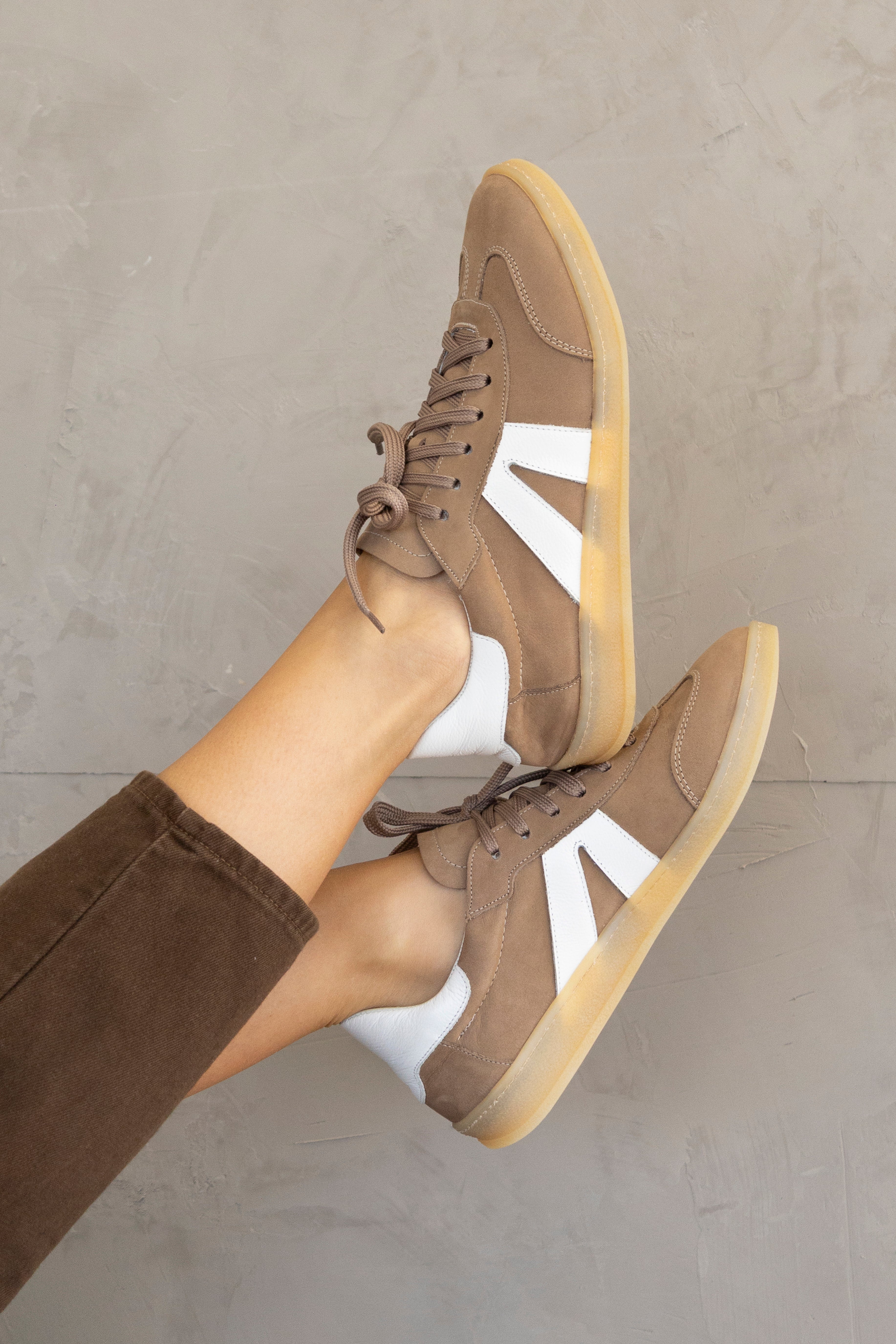 TÊNIS FEMININO CELINA - MARROM NOBUCK