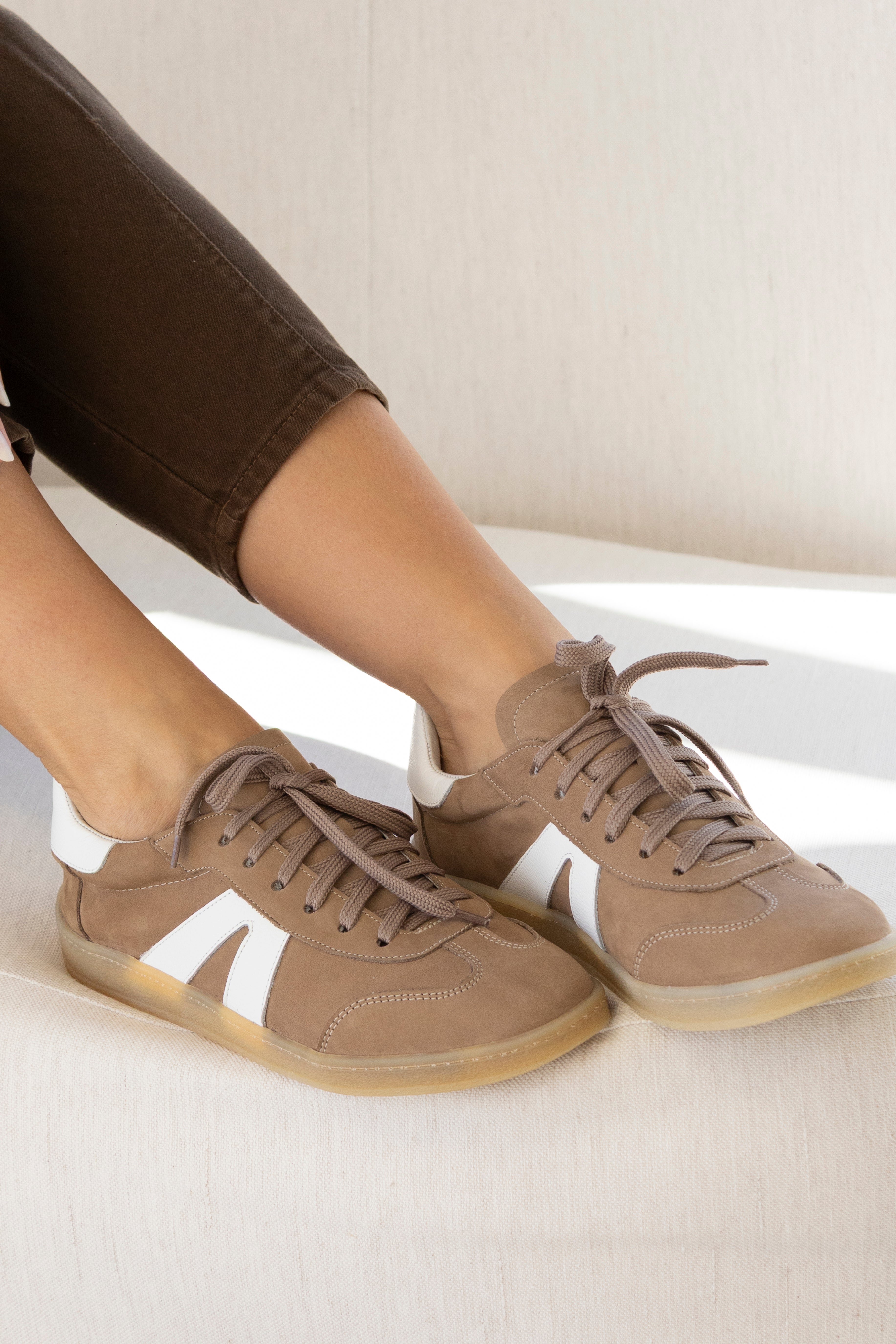 TÊNIS FEMININO CELINA - MARROM NOBUCK